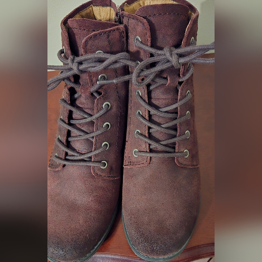 EARTH Rich Wine Color "Janel" Lace Up Zip Boots New 38 7.5 Womens - Picture 3 of 8
